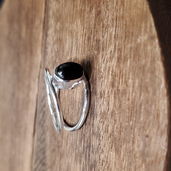 Size 8 sterling 925‎ ring R237 - Picture 1 of 3